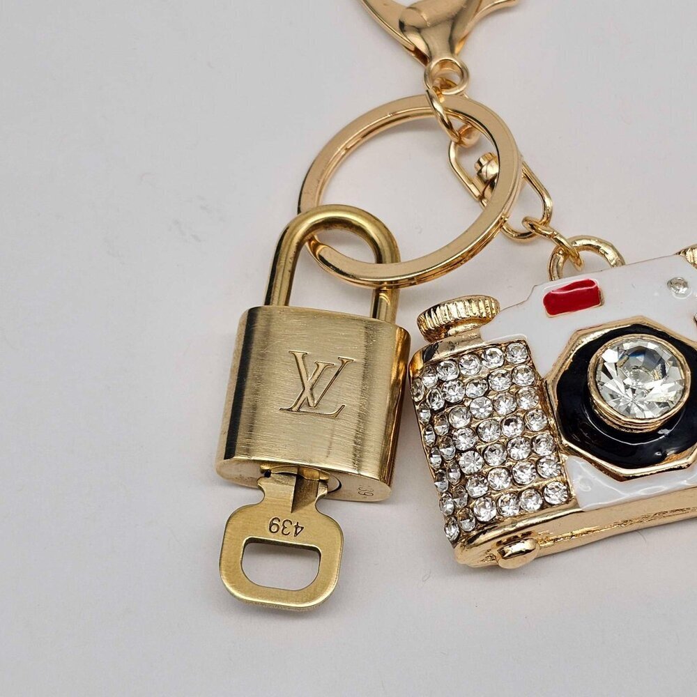 LV Gold Padlock & Key 🔒 Authentic Louis Vuitton Bag Unbranded Camera Charm - Picture 7 of 8